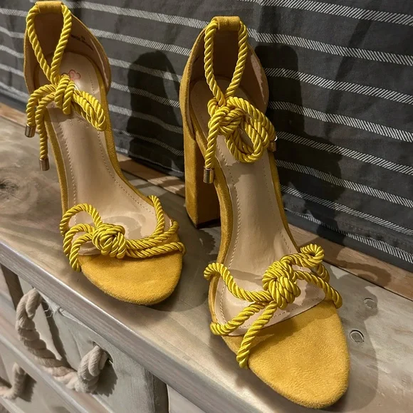 DBDK FASHION YELLOW HEELS SZ 8.5 - Picture 4 of 6